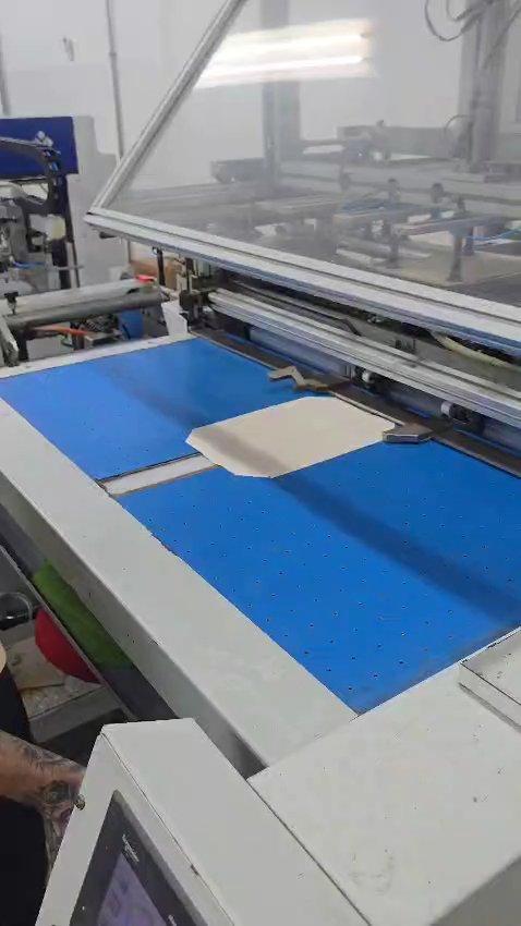 Maquina de colar capa dura